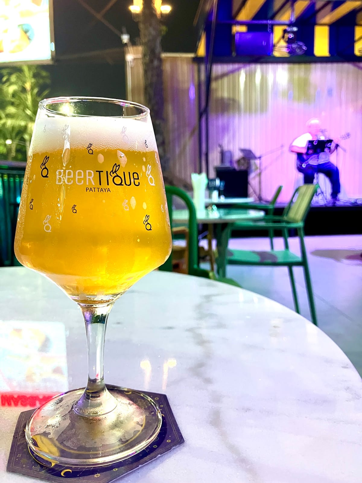 Beertique, Pattaya Beach — Nightlife in Pattaya, Pattaya