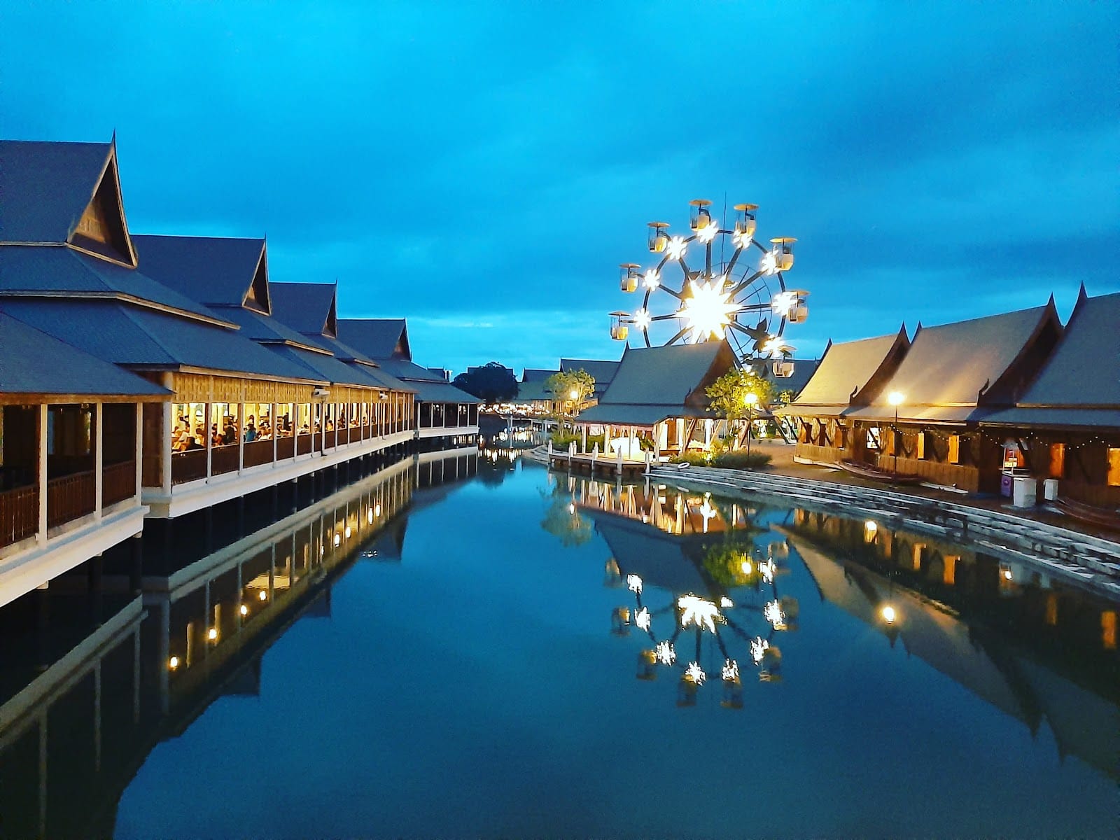 Legend Siam Pattaya — Family & Kids in Na Chom Thian, Pattaya