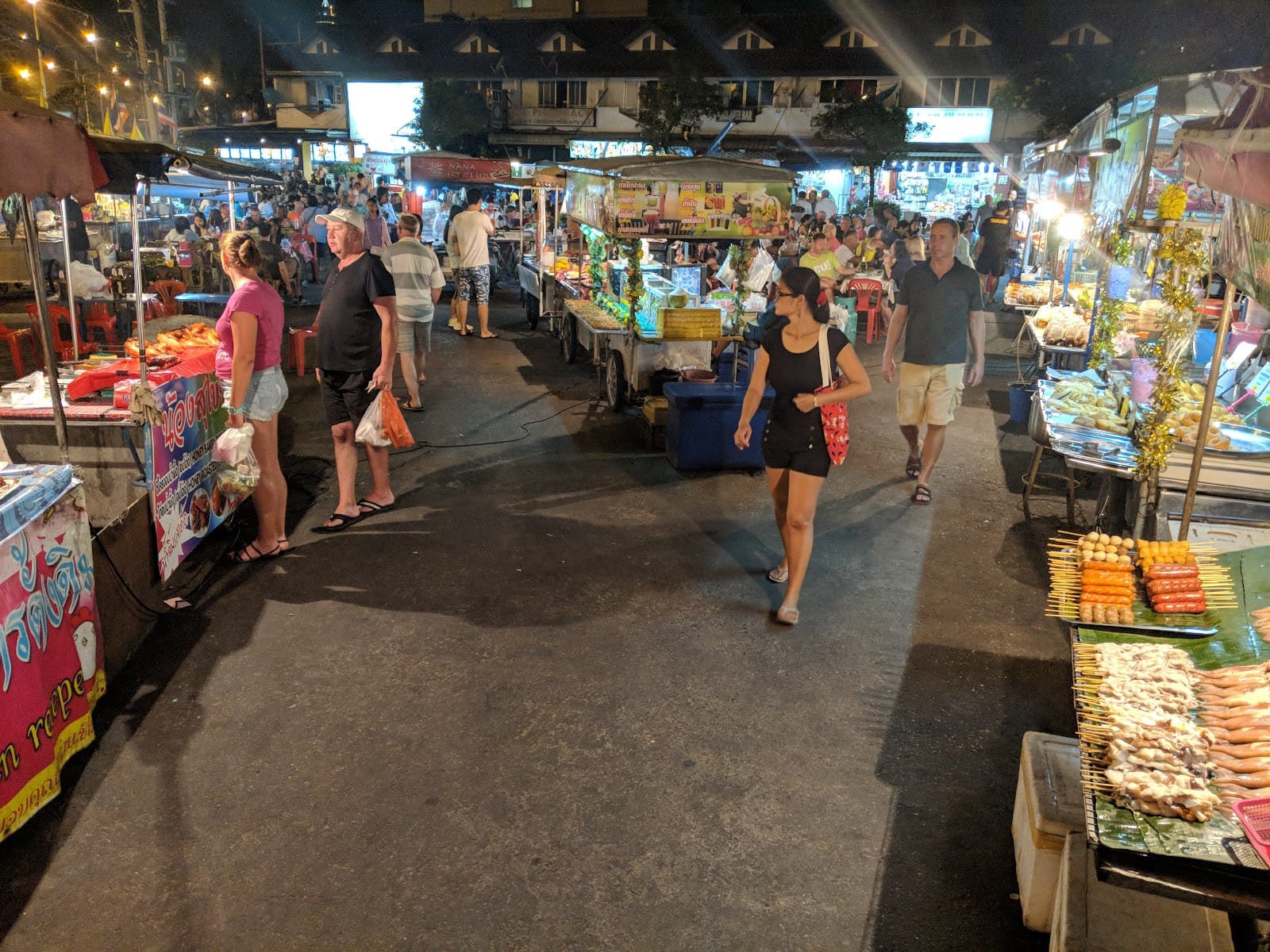 Rompho Market — Shopping in Pattaya, Pattaya