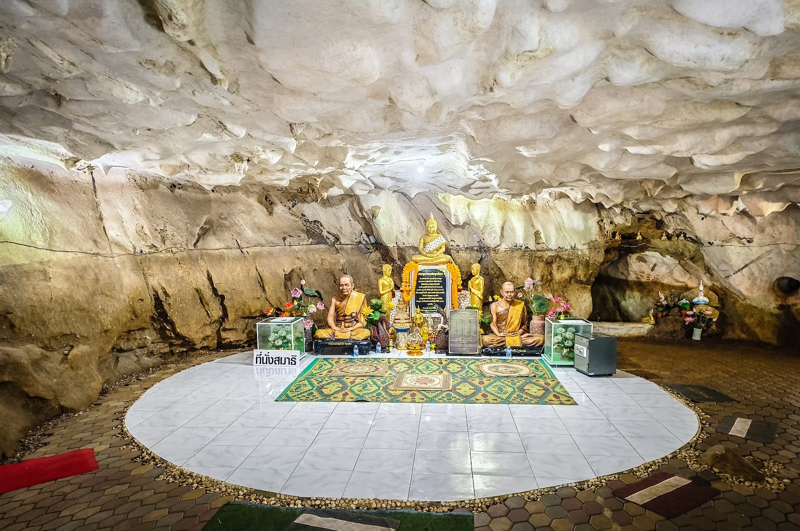Wat Tham Khao Prathun — Road Trips in Khao Noi, Pattaya