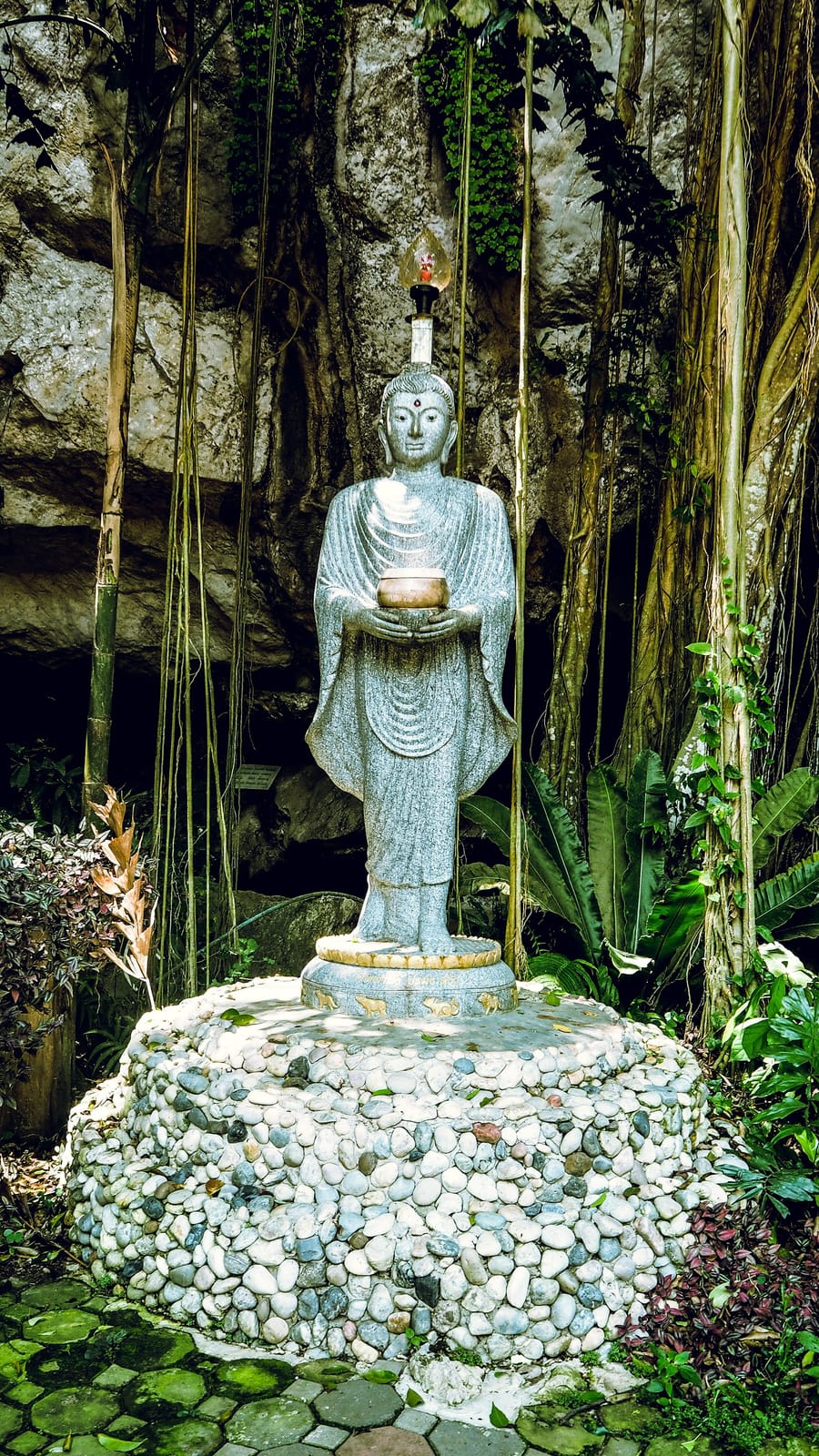 Wat Tham Khao Prathun — Road Trips in Khao Noi, Pattaya